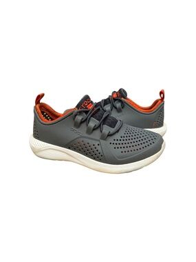 🐊 Crocs Kids Shoes size C10
